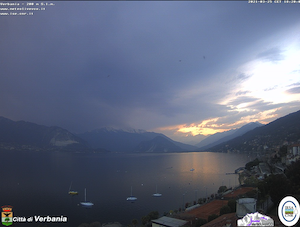 Webcam Verbania Suna Blick auf die Uferpromenade